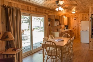 Cabin 3 Bear - dining